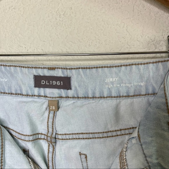 DL1961 Jerry High Rise Vintage Straight Jean Light Wash Raw Hem Size 28 - Picture 9 of 11